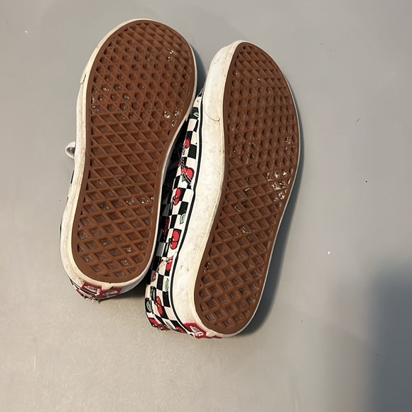 Vans - Picture 4 of 7